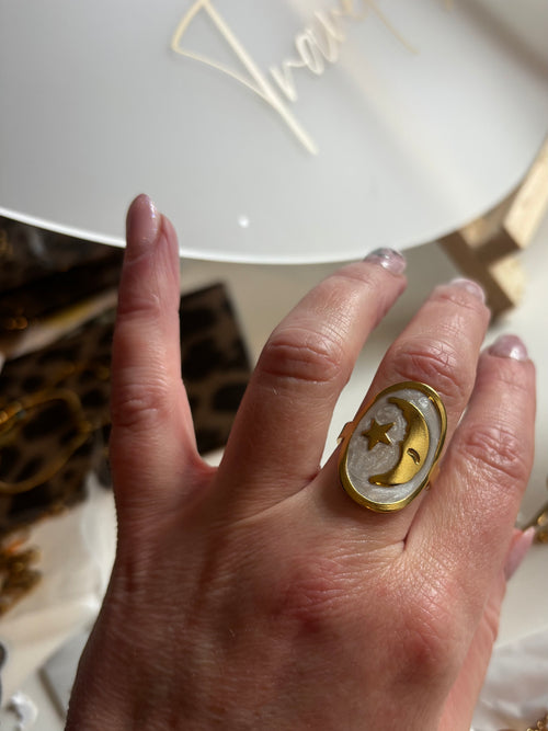 Adjustable moon ring